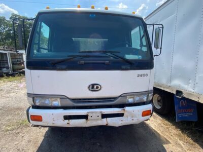 1999 Nissan 2600 flat bed 20ft platform truck 98k miles / 0308