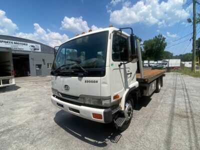 2000 Nissan ud2300 tow truck platform 118k miles / 5338